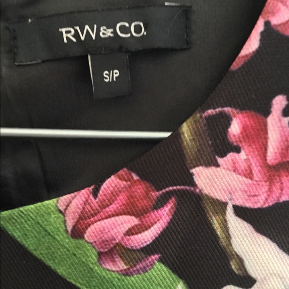 Sleeveless floral blouse - Picture 7 of 8